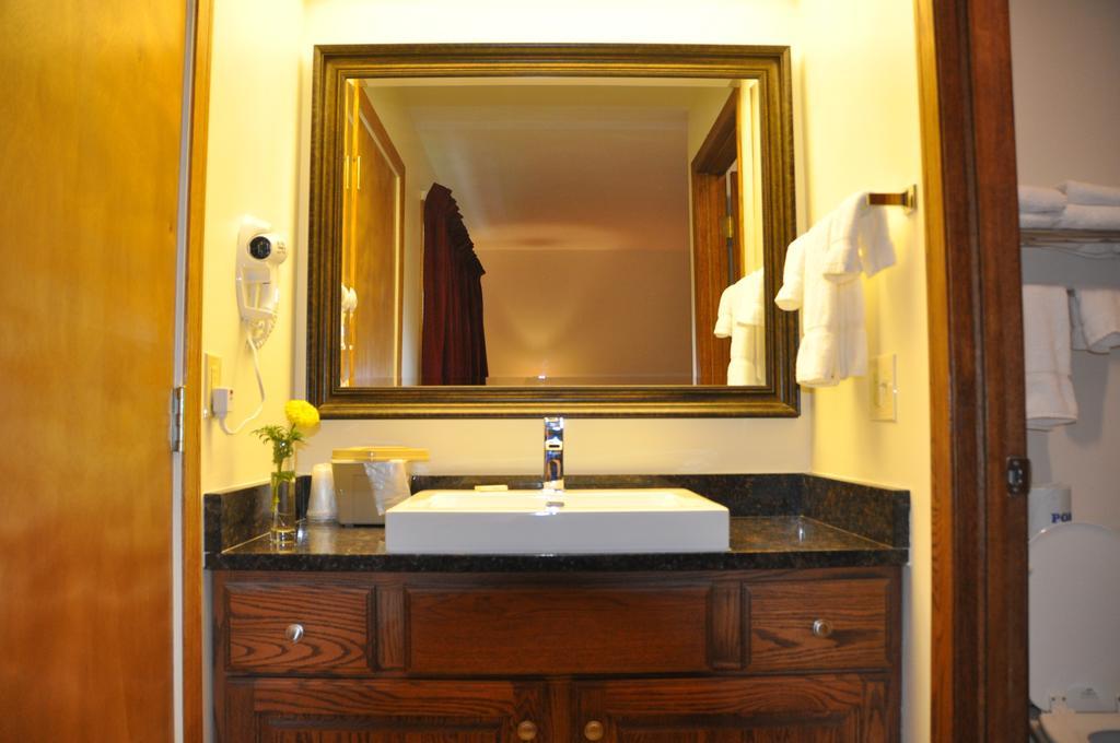 Shepherd Mountain Inn & Suites Pilot Knob 客房 照片