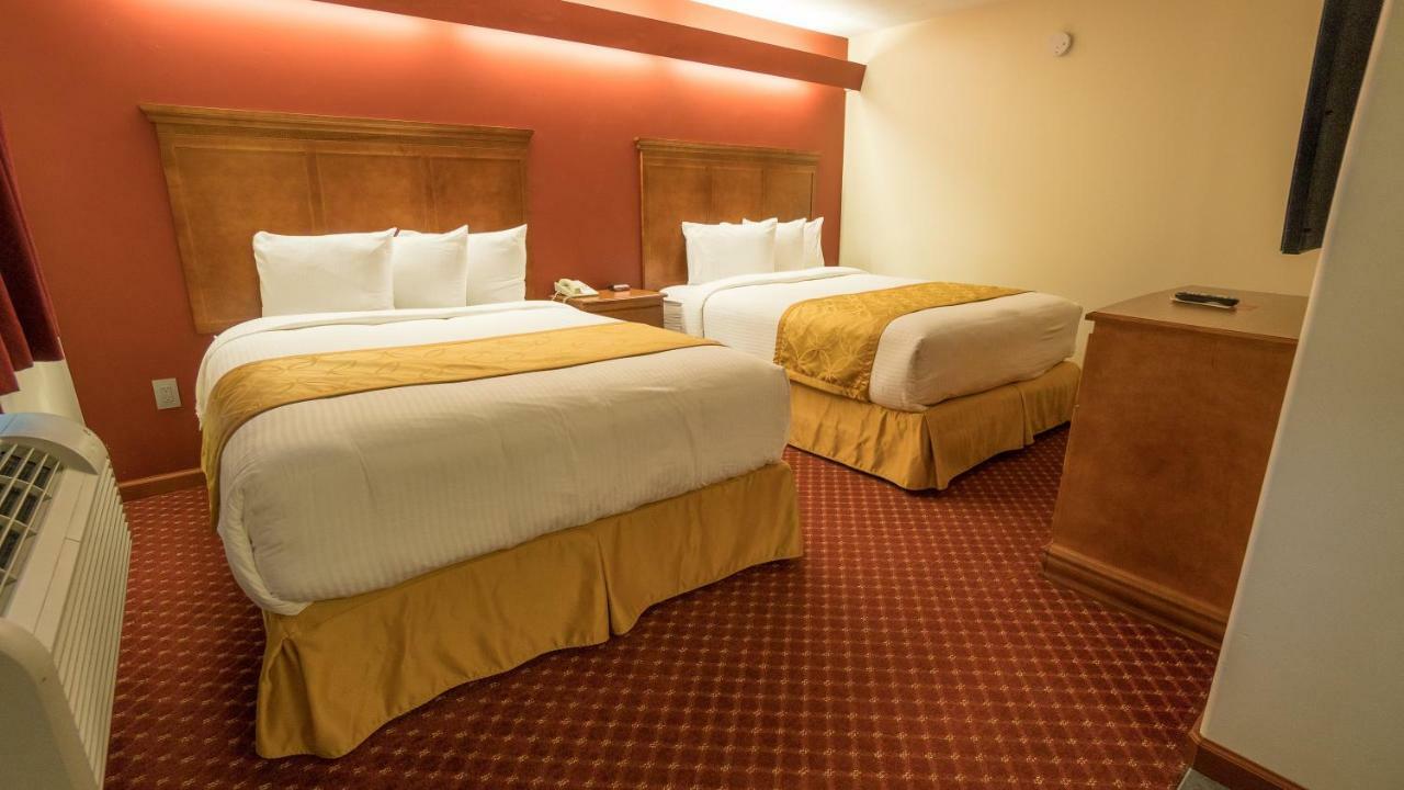 Shepherd Mountain Inn & Suites Pilot Knob 外观 照片