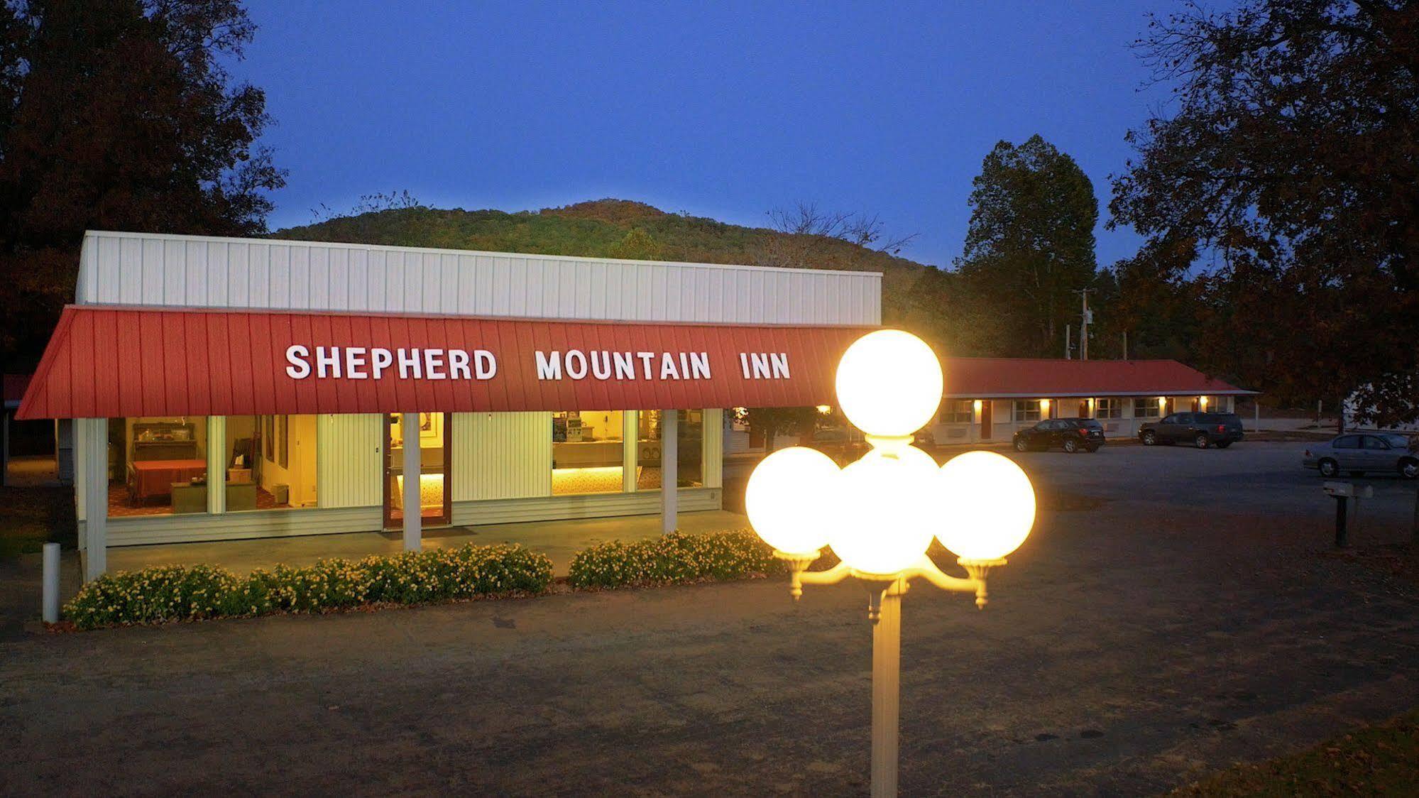 Shepherd Mountain Inn & Suites Pilot Knob 外观 照片