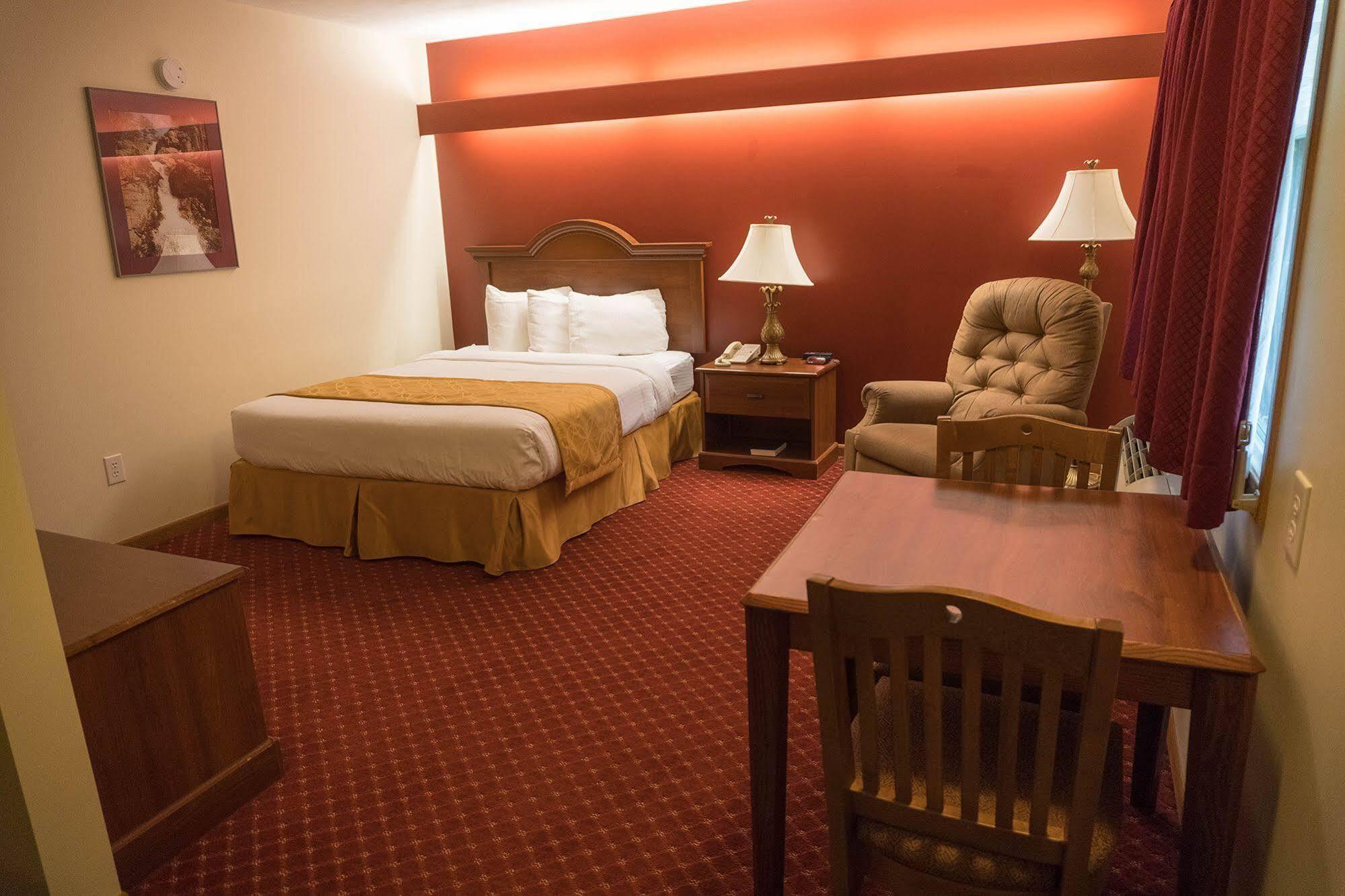 Shepherd Mountain Inn & Suites Pilot Knob 外观 照片