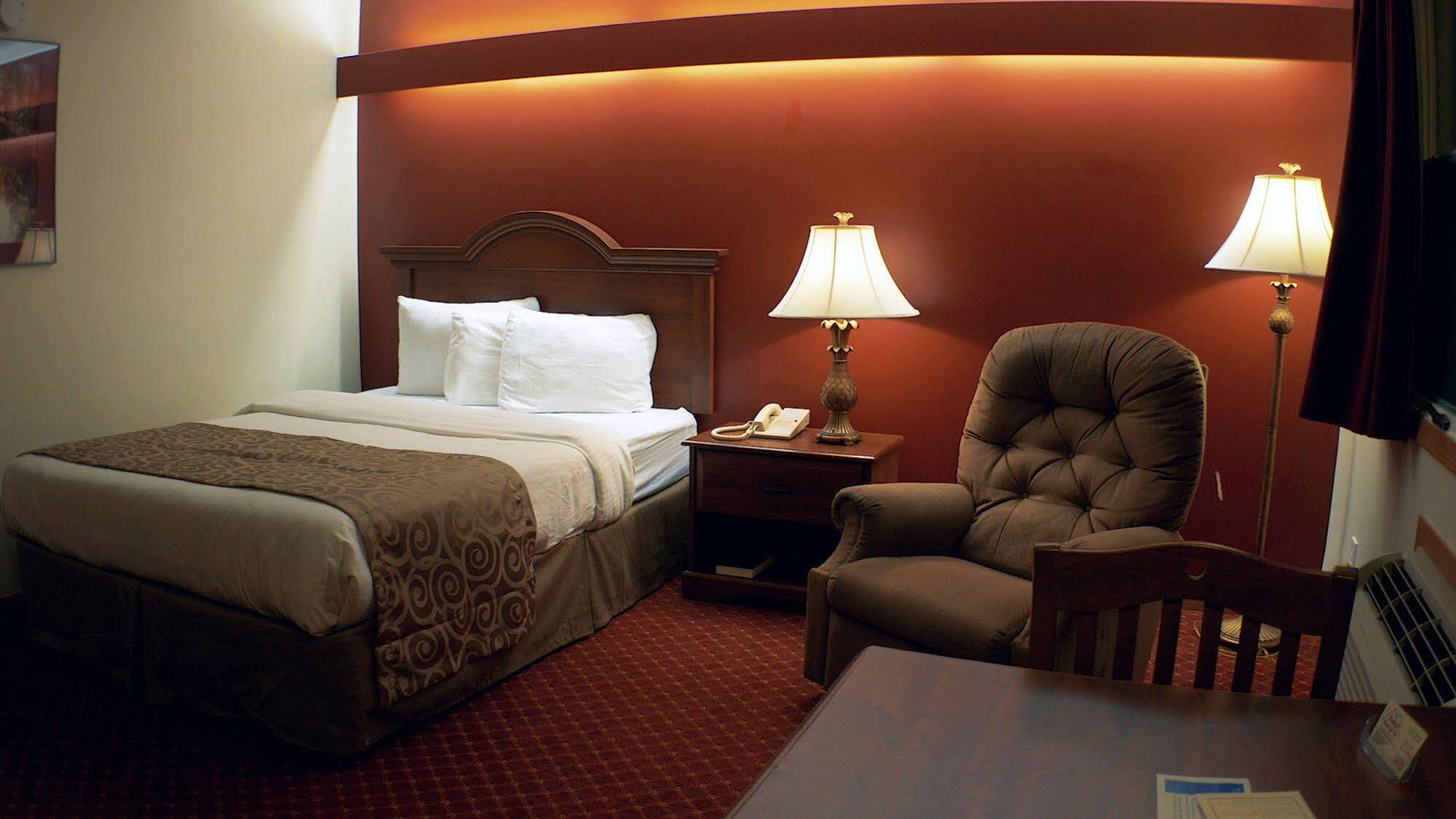 Shepherd Mountain Inn & Suites Pilot Knob 外观 照片