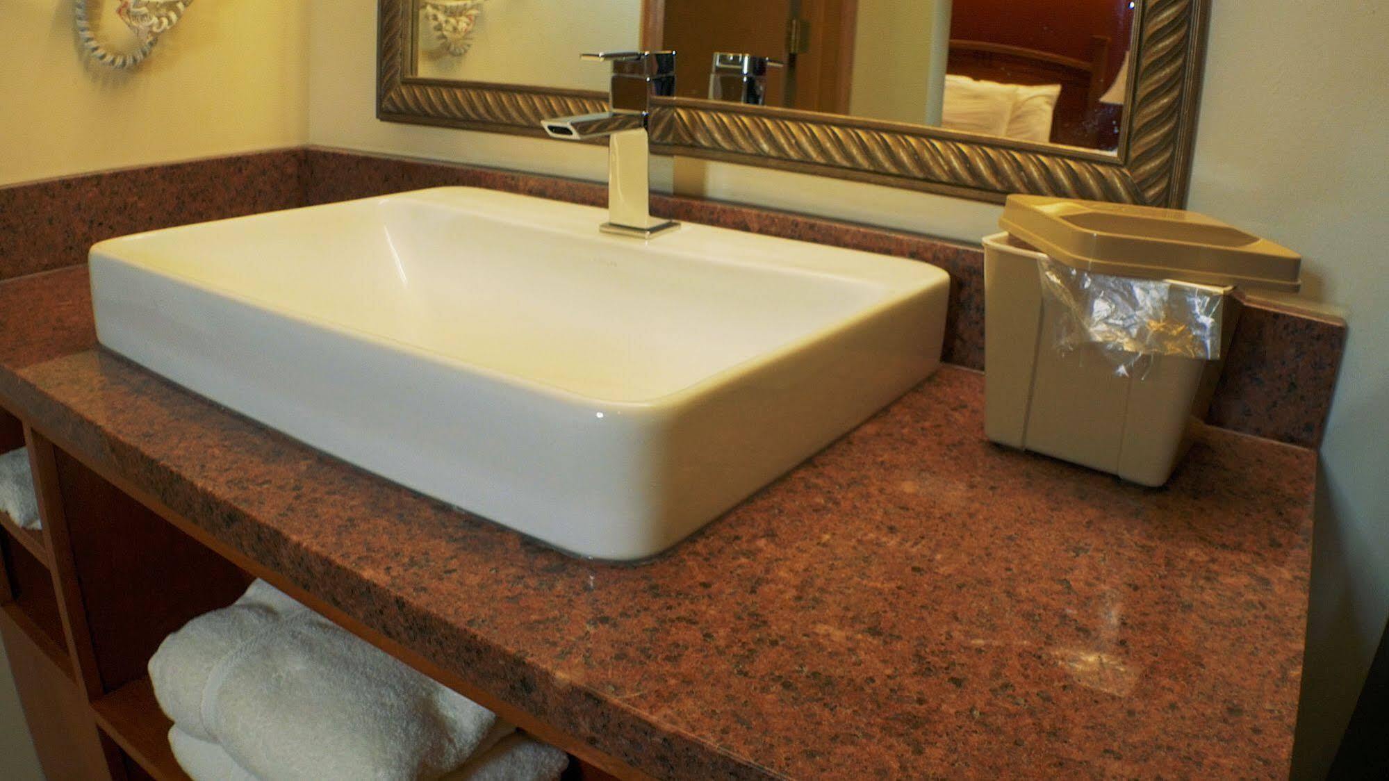 Shepherd Mountain Inn & Suites Pilot Knob 外观 照片