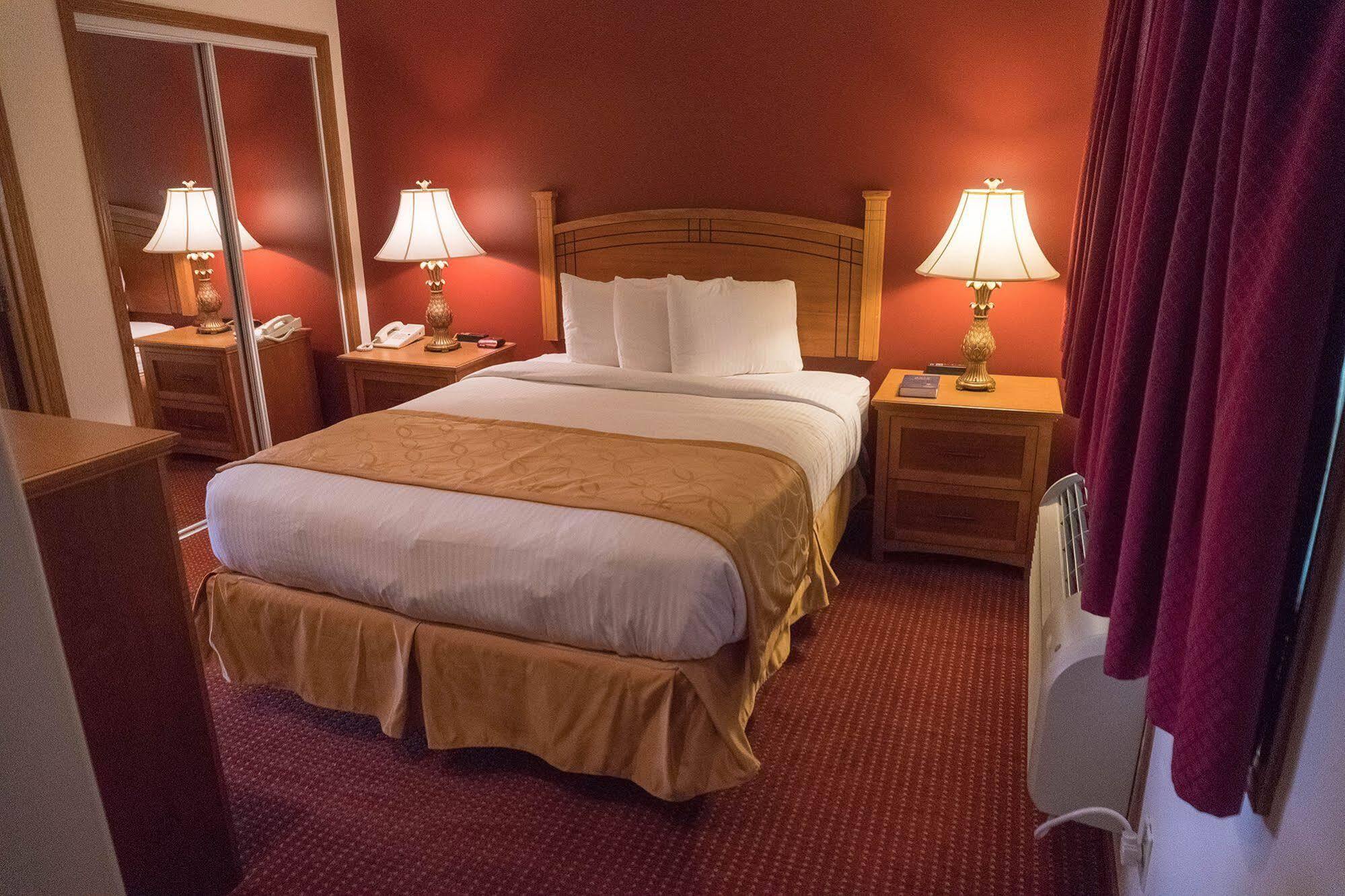 Shepherd Mountain Inn & Suites Pilot Knob 外观 照片